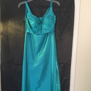 Prom dress. Skirt with short top.